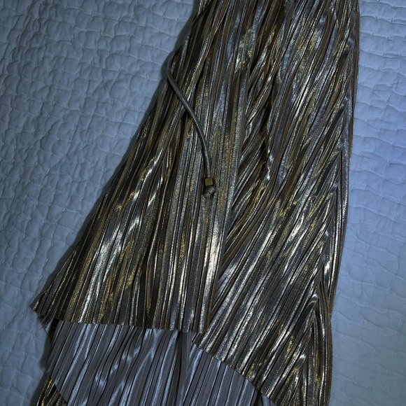 Gold pleated H&M MIDI dress - Picture 3 of 4